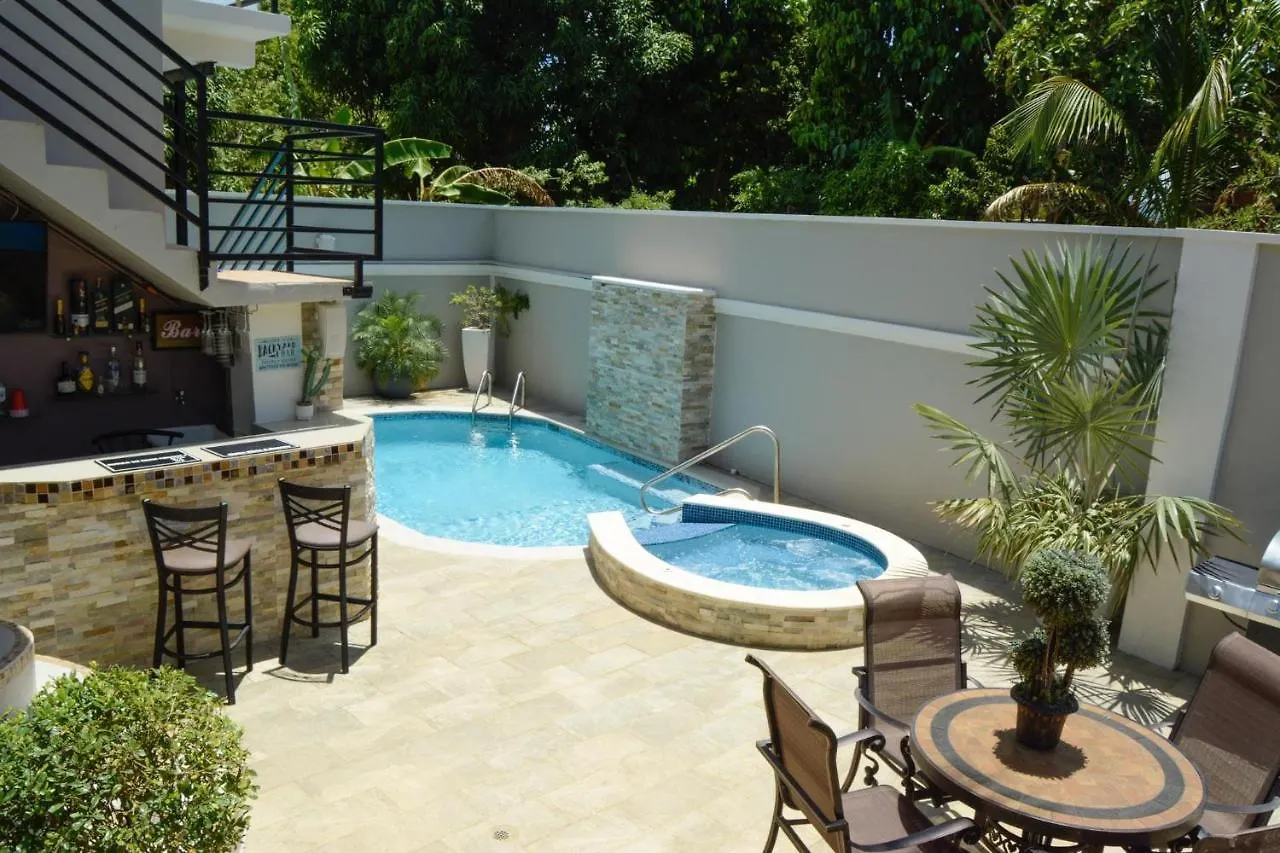 Pineridge Hideaway 1 Bedroom Apartment #1 Arouca