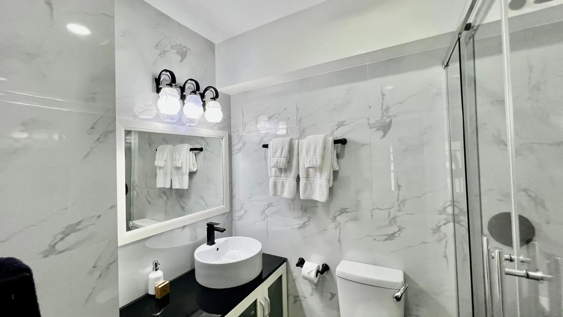 Pineridge Hideaway 1 Bedroom Apartment #1 Arouca