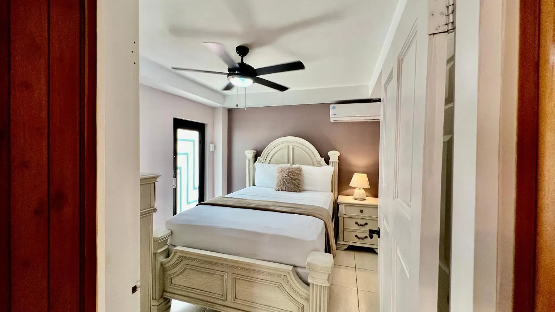 Pineridge Hideaway 1 Bedroom Apartment #1 Arouca 0*,  トリニダードトバゴ