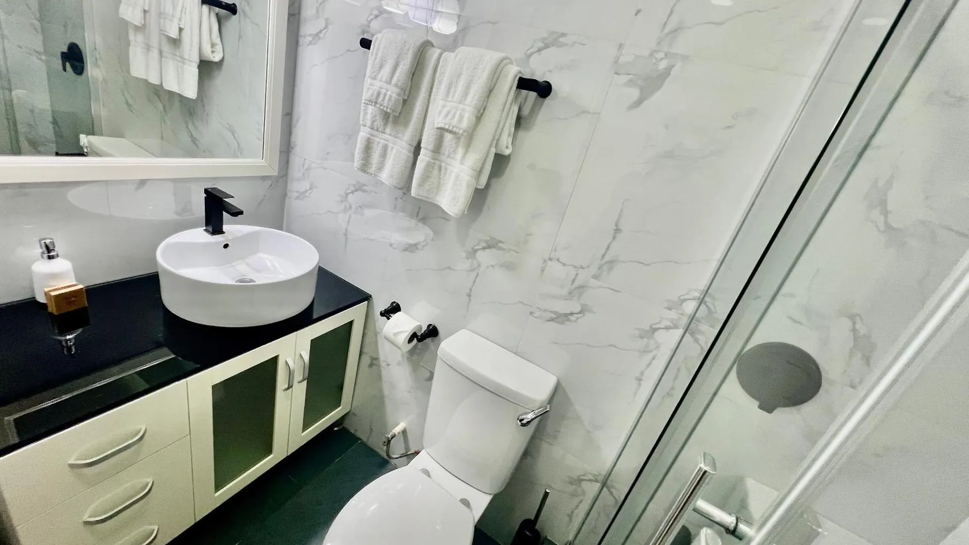 Pineridge Hideaway 1 Bedroom Apartment #1 Arouca 0*,  トリニダードトバゴ