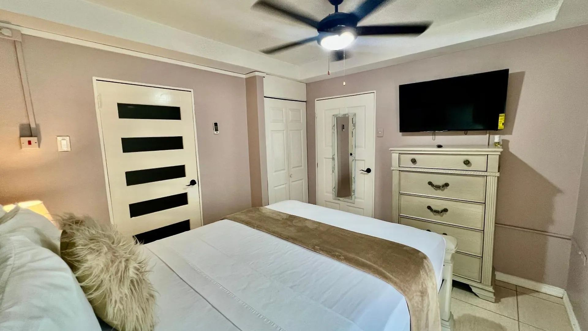 Pineridge Hideaway 1 Bedroom Apartment #1 Arouca 0*,  トリニダードトバゴ