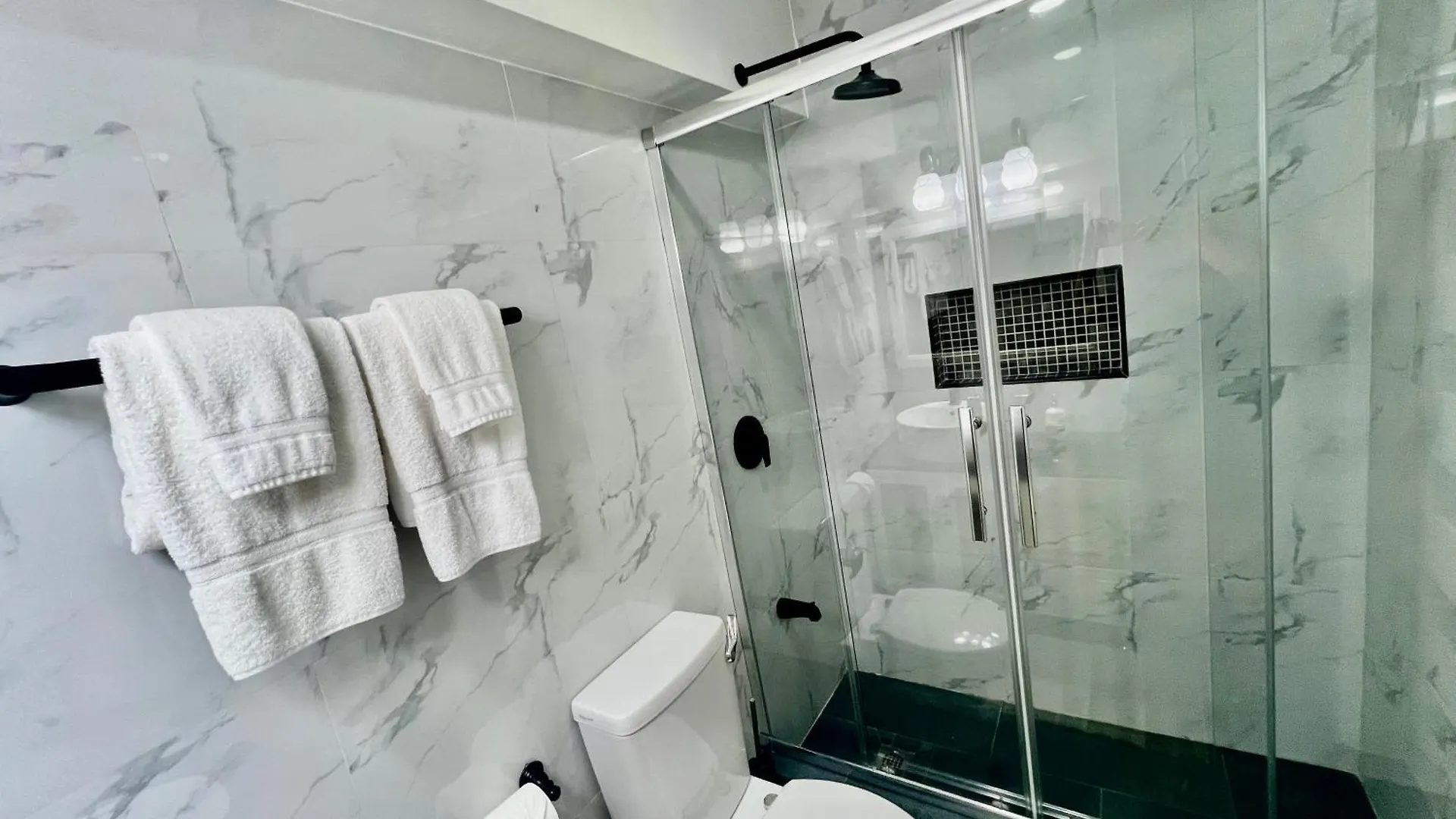 Pineridge Hideaway 1 Bedroom Apartment #1 Arouca