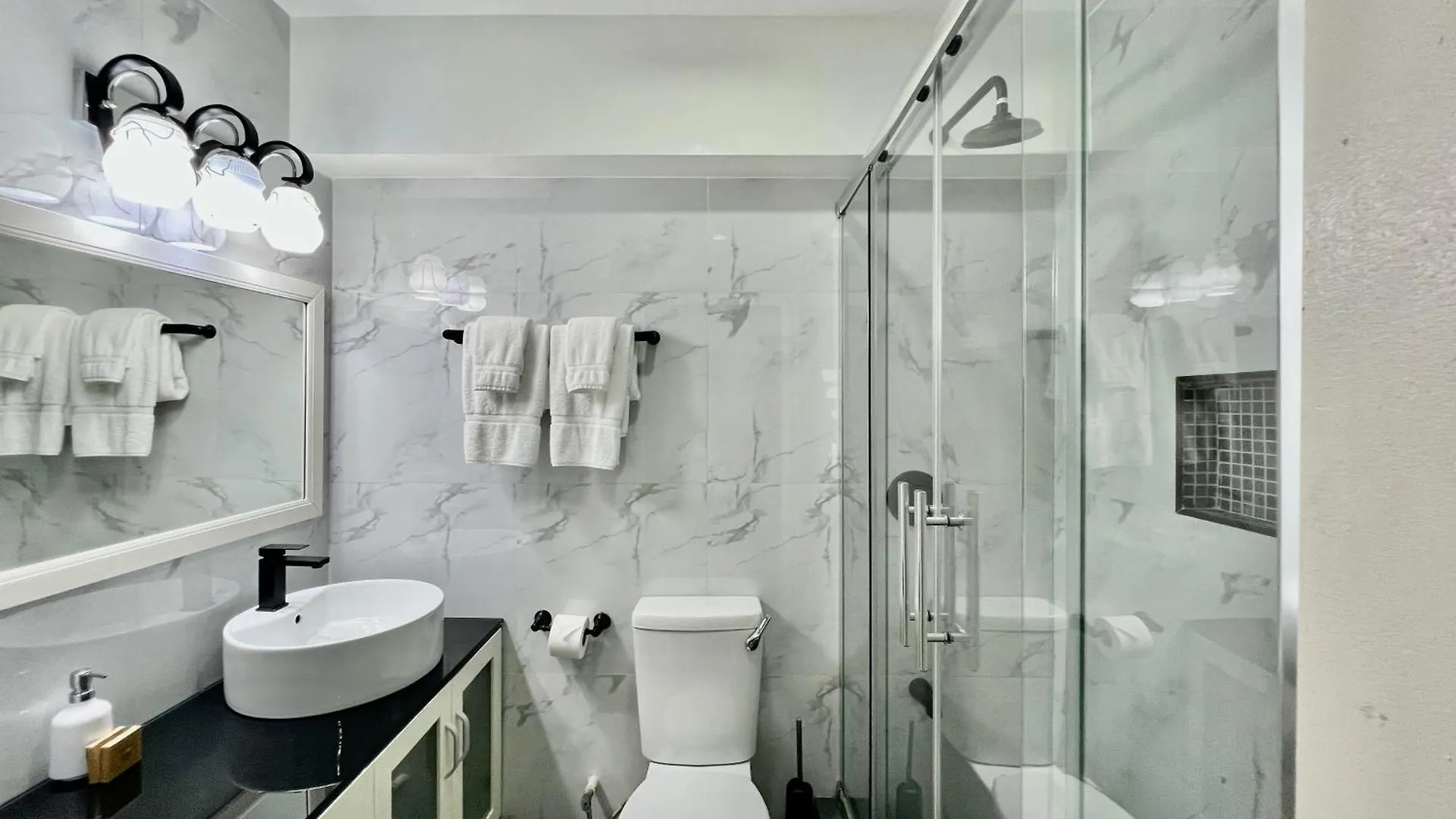 Pineridge Hideaway 1 Bedroom Apartment #1 Arouca