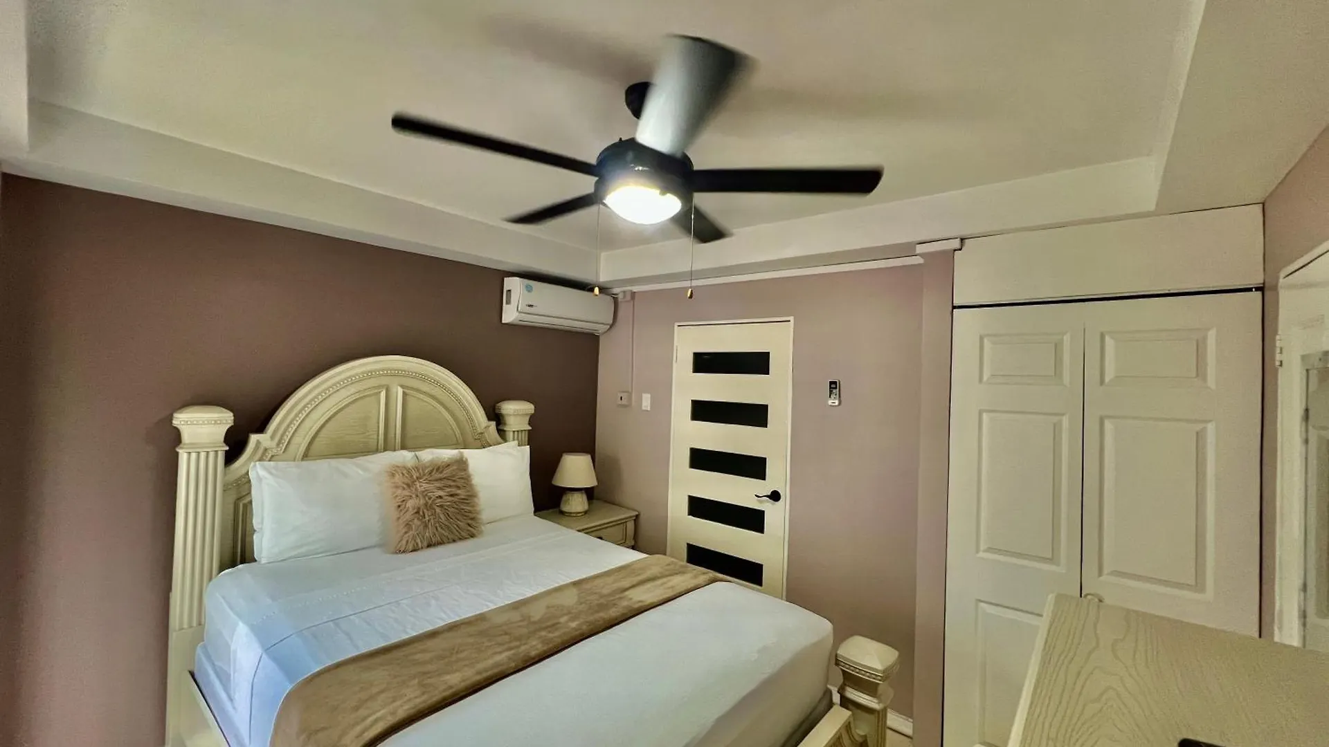 Pineridge Hideaway 1 Bedroom Apartment #1 Arouca 0*,